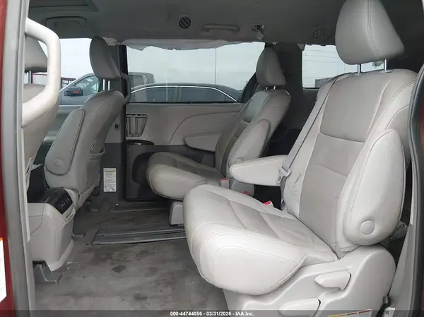 5TDYZ3DC7JS951924 2018 TOYOTA SIENNA - Image 8