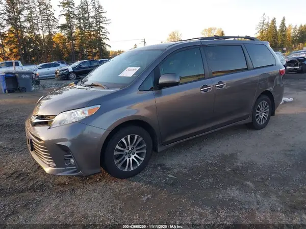 5TDYZ3DC7JS955455 2018 TOYOTA SIENNA - Image 2