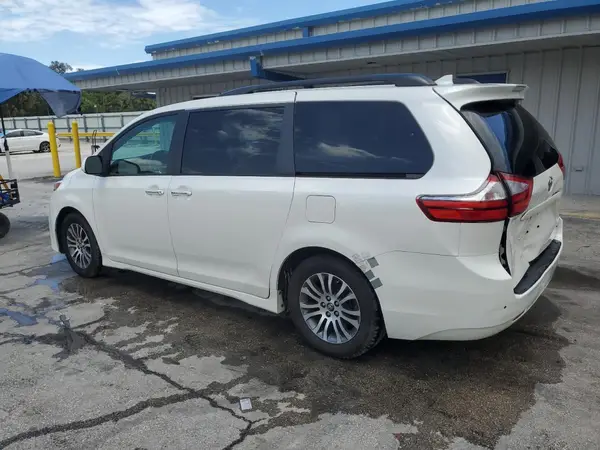 5TDYZ3DC7JS962051 2018 TOYOTA SIENNA - Image 2