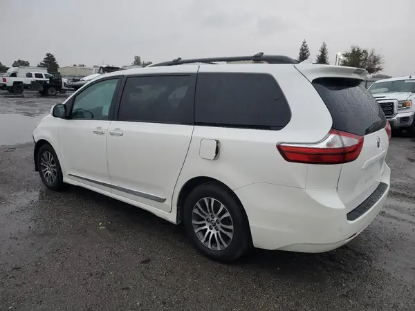 5TDYZ3DC7KS003010 2019 TOYOTA SIENNA - Image 2