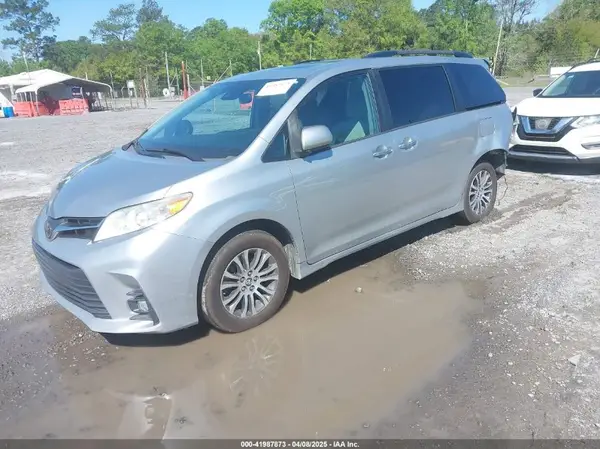 5TDYZ3DC7KS006280 2019 TOYOTA SIENNA - Image 2