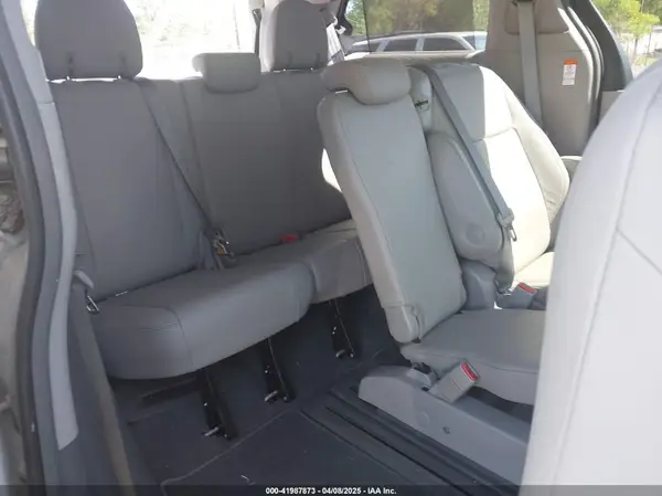 5TDYZ3DC7KS006280 2019 TOYOTA SIENNA - Image 8