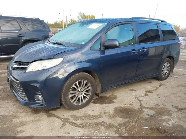 5TDYZ3DC7KS007431 2019 TOYOTA SIENNA - Image 2