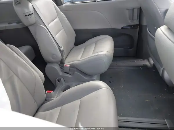 5TDYZ3DC7KS007431 2019 TOYOTA SIENNA - Image 8