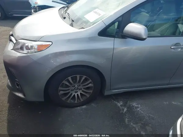 5TDYZ3DC7KS014783 2019 TOYOTA SIENNA - Image 2