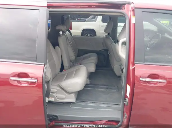 5TDYZ3DC7KS966005 2019 TOYOTA SIENNA - Image 8