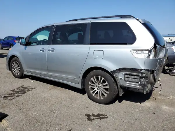 5TDYZ3DC7KS967218 2019 TOYOTA SIENNA - Image 2