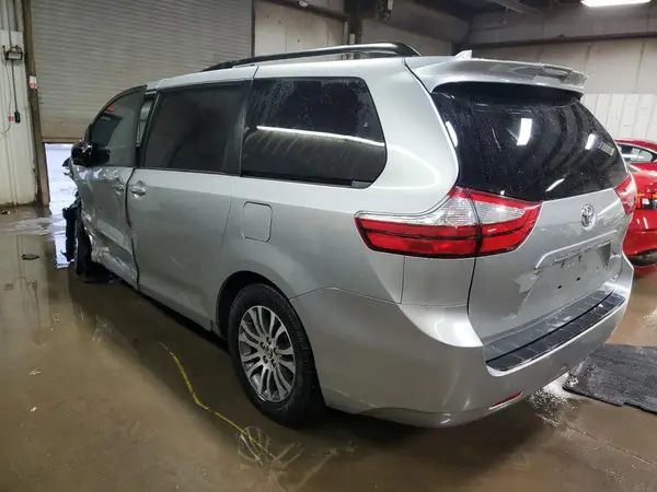 5TDYZ3DC7KS970653 2019 TOYOTA SIENNA - Image 2