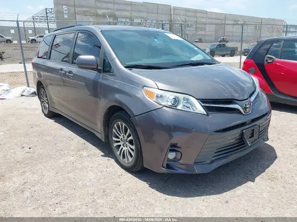 5TDYZ3DC7KS975576 2019 TOYOTA SIENNA - Image 1