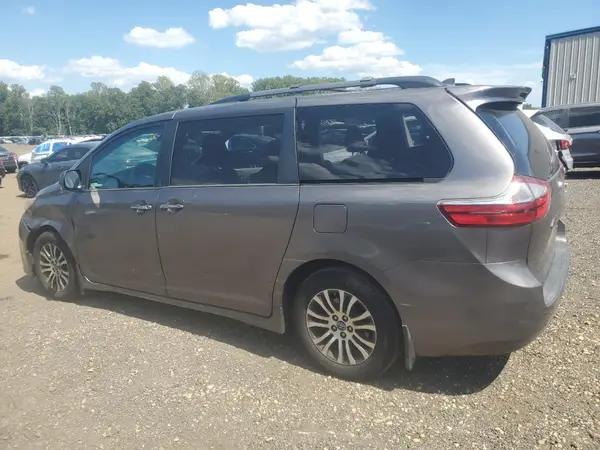 5TDYZ3DC7KS977943 2019 TOYOTA SIENNA - Image 2
