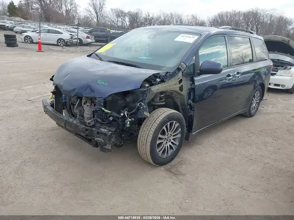 5TDYZ3DC7KS978252 2019 TOYOTA SIENNA - Image 2