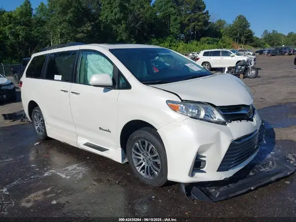 5TDYZ3DC7KS979028 2019 TOYOTA SIENNA - Image 1