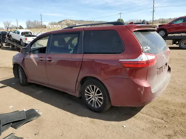 5TDYZ3DC7KS979403 2019 TOYOTA SIENNA - Image 2