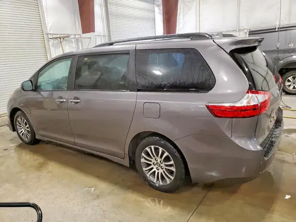 5TDYZ3DC7KS983774 2019 TOYOTA SIENNA - Image 2