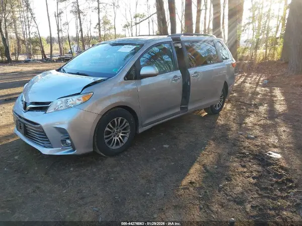 5TDYZ3DC7KS983984 2019 TOYOTA SIENNA - Image 2