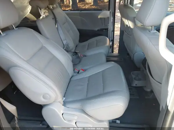 5TDYZ3DC7KS983984 2019 TOYOTA SIENNA - Image 8