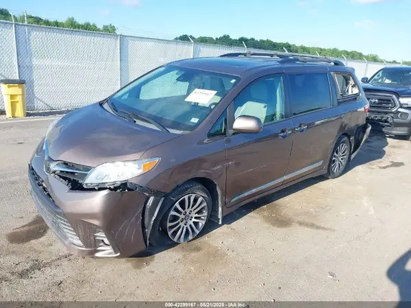 5TDYZ3DC7KS984973 2019 TOYOTA SIENNA - Image 2