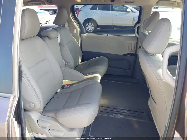 5TDYZ3DC7KS984973 2019 TOYOTA SIENNA - Image 8