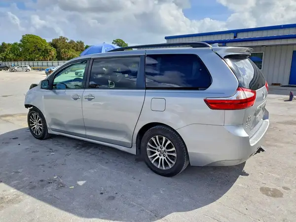 5TDYZ3DC7KS986433 2019 TOYOTA SIENNA - Image 2