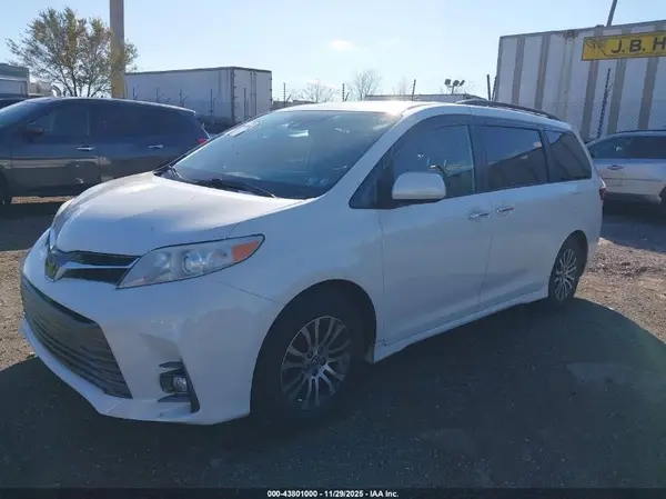 5TDYZ3DC7KS992314 2019 TOYOTA SIENNA - Image 2