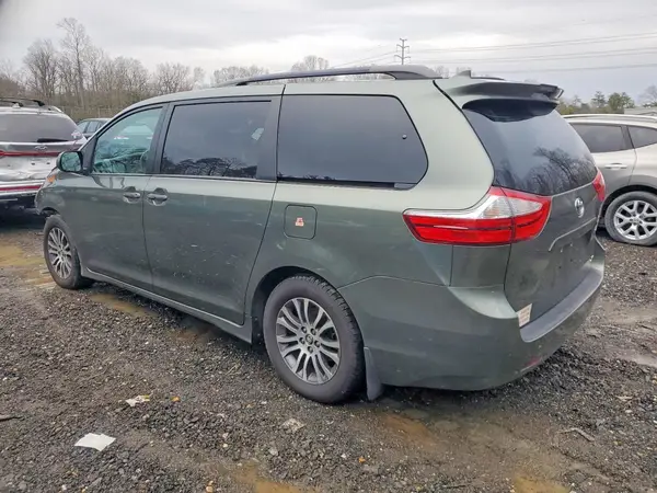 5TDYZ3DC7KS993740 2019 TOYOTA SIENNA - Image 2
