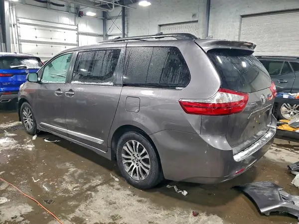 5TDYZ3DC7KS996136 2019 TOYOTA SIENNA - Image 2