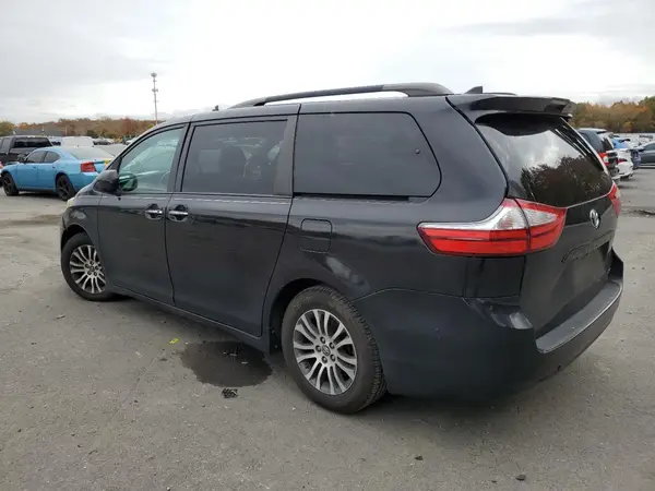 5TDYZ3DC7KS996573 2019 TOYOTA SIENNA - Image 2