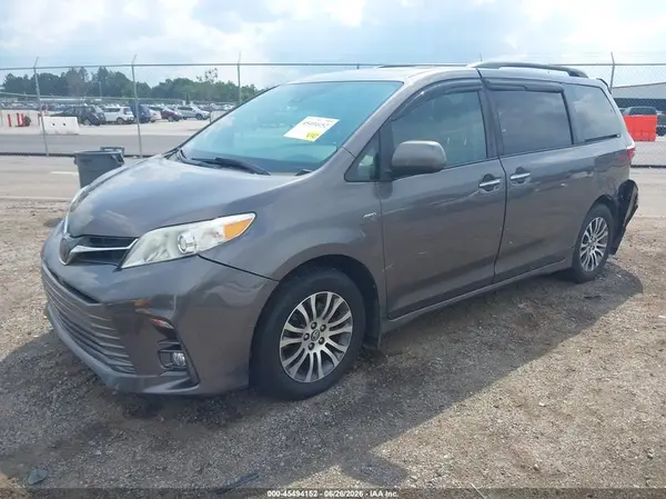 5TDYZ3DC7KS999571 2019 TOYOTA SIENNA - Image 2