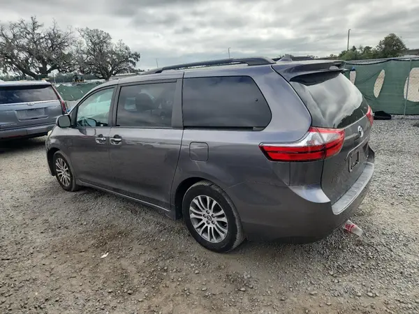 5TDYZ3DC7LS025719 2020 TOYOTA SIENNA - Image 2