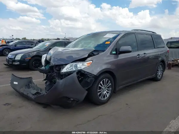 5TDYZ3DC7LS031214 2020 TOYOTA SIENNA - Image 2