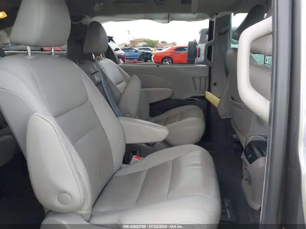 5TDYZ3DC7LS031214 2020 TOYOTA SIENNA - Image 8