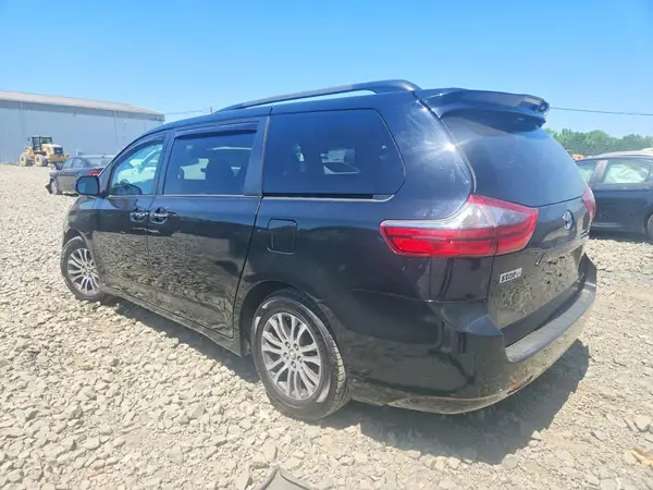 5TDYZ3DC7LS031665 2020 TOYOTA SIENNA - Image 2