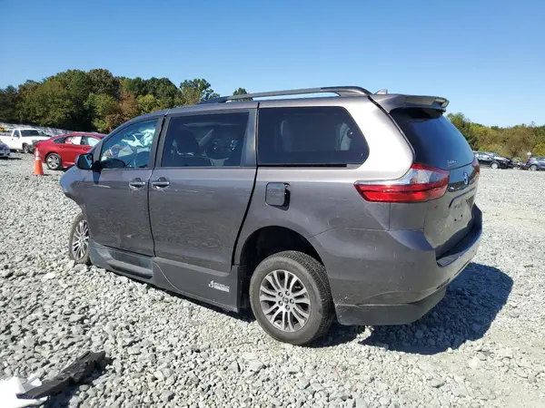 5TDYZ3DC7LS032685 2020 TOYOTA SIENNA - Image 2