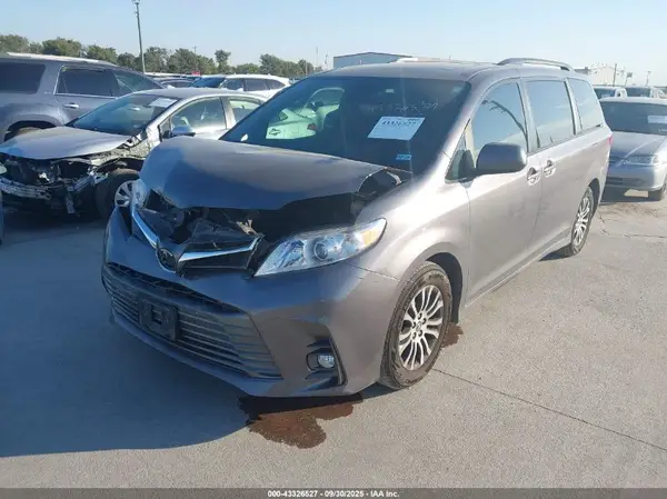 5TDYZ3DC7LS038132 2020 TOYOTA SIENNA - Image 2