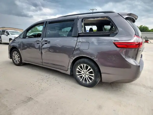 5TDYZ3DC7LS044271 2020 TOYOTA SIENNA - Image 2