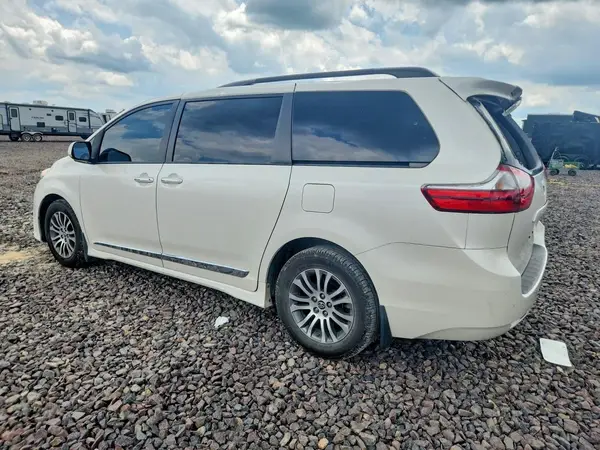 5TDYZ3DC7LS046053 2020 TOYOTA SIENNA - Image 2