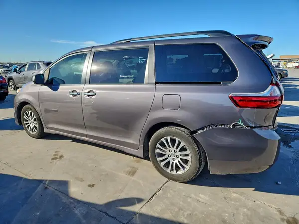 5TDYZ3DC7LS055819 2020 TOYOTA SIENNA - Image 2