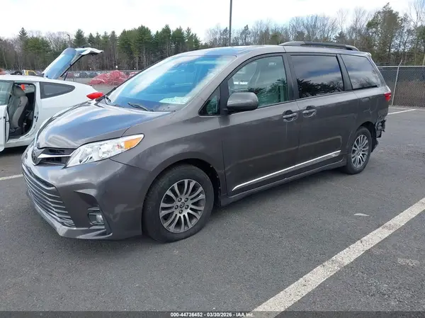 5TDYZ3DC7LS059529 2020 TOYOTA SIENNA - Image 2