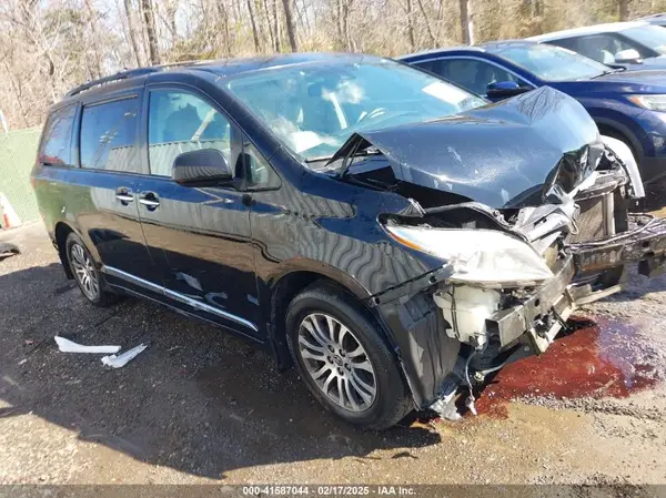 5TDYZ3DC7LS060728 2020 TOYOTA SIENNA - Image 1