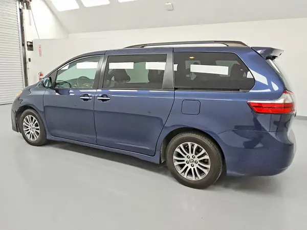5TDYZ3DC7LS063001 2020 TOYOTA SIENNA - Image 2