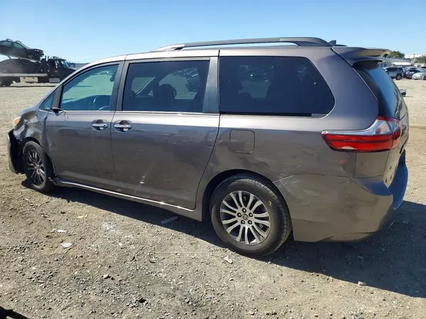 5TDYZ3DC7LS087797 2020 TOYOTA SIENNA - Image 2