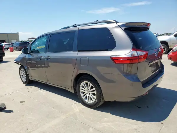 5TDYZ3DC8HS772866 2017 TOYOTA SIENNA - Image 2