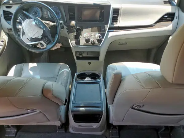 5TDYZ3DC8HS772866 2017 TOYOTA SIENNA - Image 8