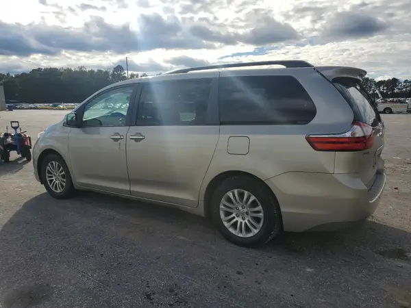 5TDYZ3DC8HS776335 2017 TOYOTA SIENNA - Image 2
