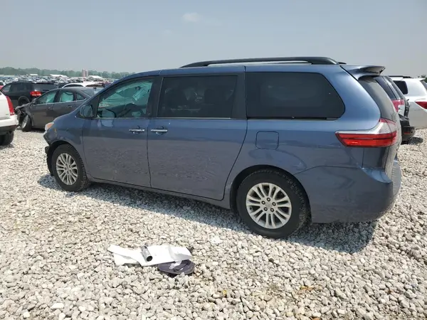 5TDYZ3DC8HS780210 2017 TOYOTA SIENNA - Image 2