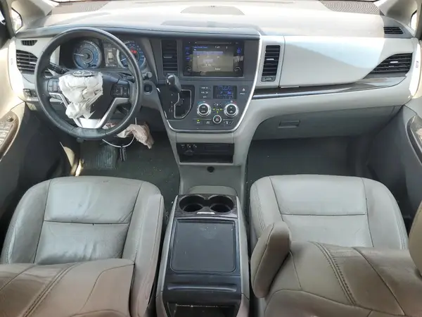 5TDYZ3DC8HS780210 2017 TOYOTA SIENNA - Image 8