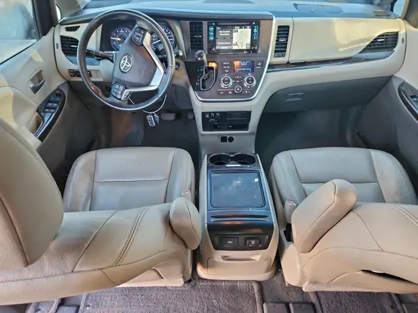 5TDYZ3DC8HS784628 2017 TOYOTA SIENNA - Image 8