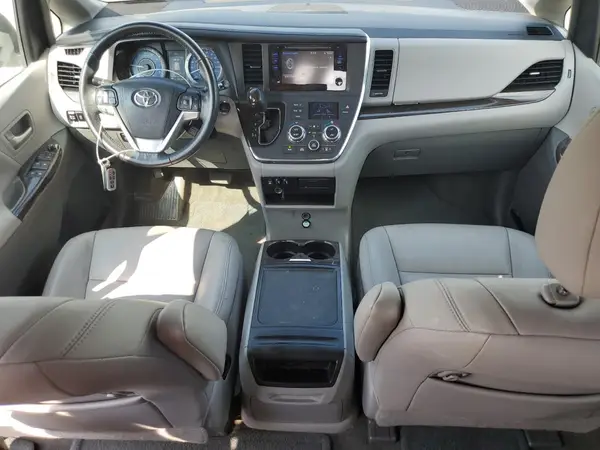 5TDYZ3DC8HS786878 2017 TOYOTA SIENNA - Image 8