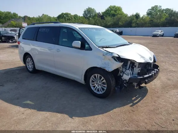5TDYZ3DC8HS787173 2017 TOYOTA SIENNA - Image 1
