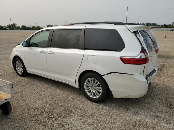 5TDYZ3DC8HS787397 2017 TOYOTA SIENNA - Image 2